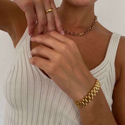 5 Ways to Style Gold Jewellery This Autumn/Winter